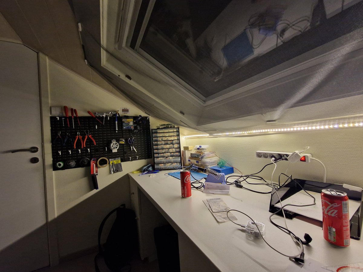 Tiebeke_'s tweet photo. Great new setup! #electronics #workstation #Engineering https://t.co/nLljdwpgev