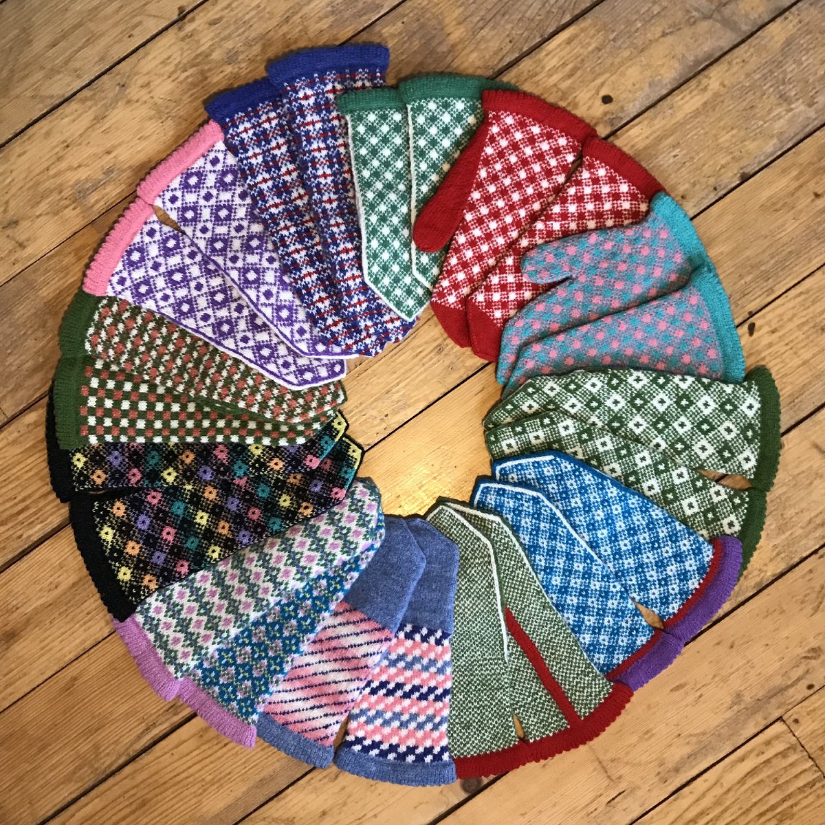 askdrdaley's tweet photo. Here on #FairIsle, it's #FairIsleFriday with these #mittens I designed in #Shetland wool. I now have these 17 mitten patterns available on https://t.co/ZuWBy1dPWf. Thank you, and happy #knitting!
#knittingjenny #jenniferdaley #fairisleknitting #thewoolbrokers #2plyjumperweight https://t.co/lLPlkEoj3n
