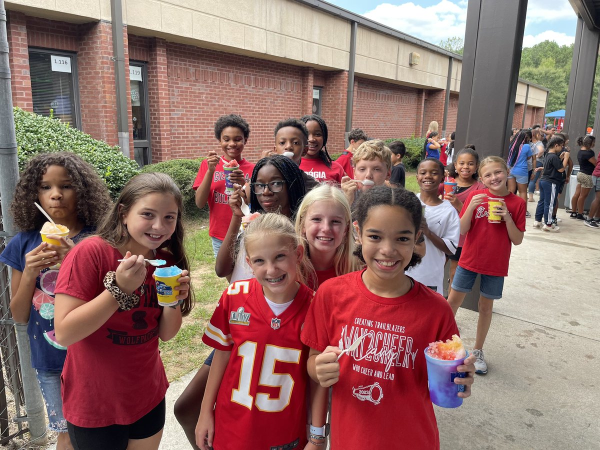 mrsferninfifth's tweet photo. All smiles for a 3 day weekend π #FernFam π₯° https://t.co/EPC6ZPco04