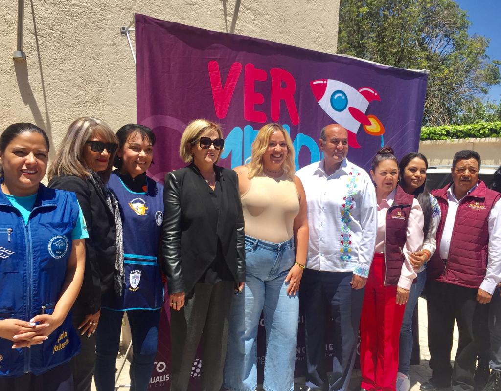 FundacionPachuc's tweet photo. ¡Ayudemos a quienes más lo necesitan!

"GOLES PARA VER MEJOR", es el nombre del programa donde se brinda atención optométrica a hombres y mujeres de entre 50 a 90 años de comunidades vulnerables del estado de Hidalgo. 
#FundaciónPachuca #GrupoPachuca https://t.co/TaSQdxNG7Z