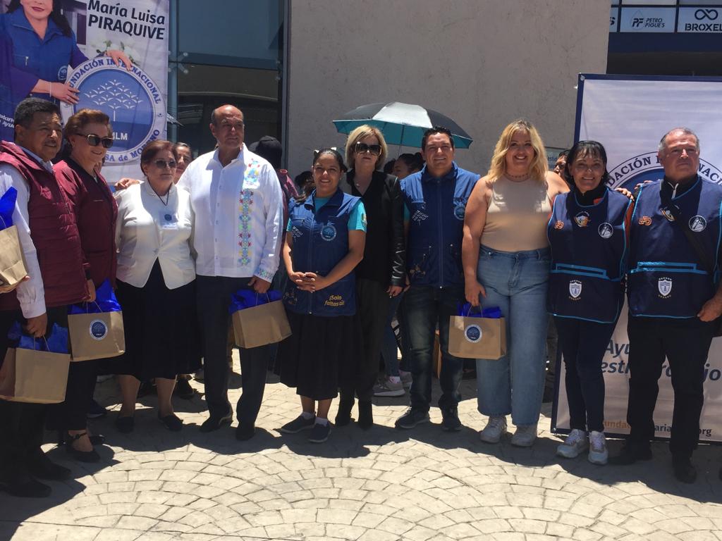 FundacionPachuc's tweet photo. ¡Ayudemos a quienes más lo necesitan!

"GOLES PARA VER MEJOR", es el nombre del programa donde se brinda atención optométrica a hombres y mujeres de entre 50 a 90 años de comunidades vulnerables del estado de Hidalgo. 
#FundaciónPachuca #GrupoPachuca https://t.co/TaSQdxNG7Z