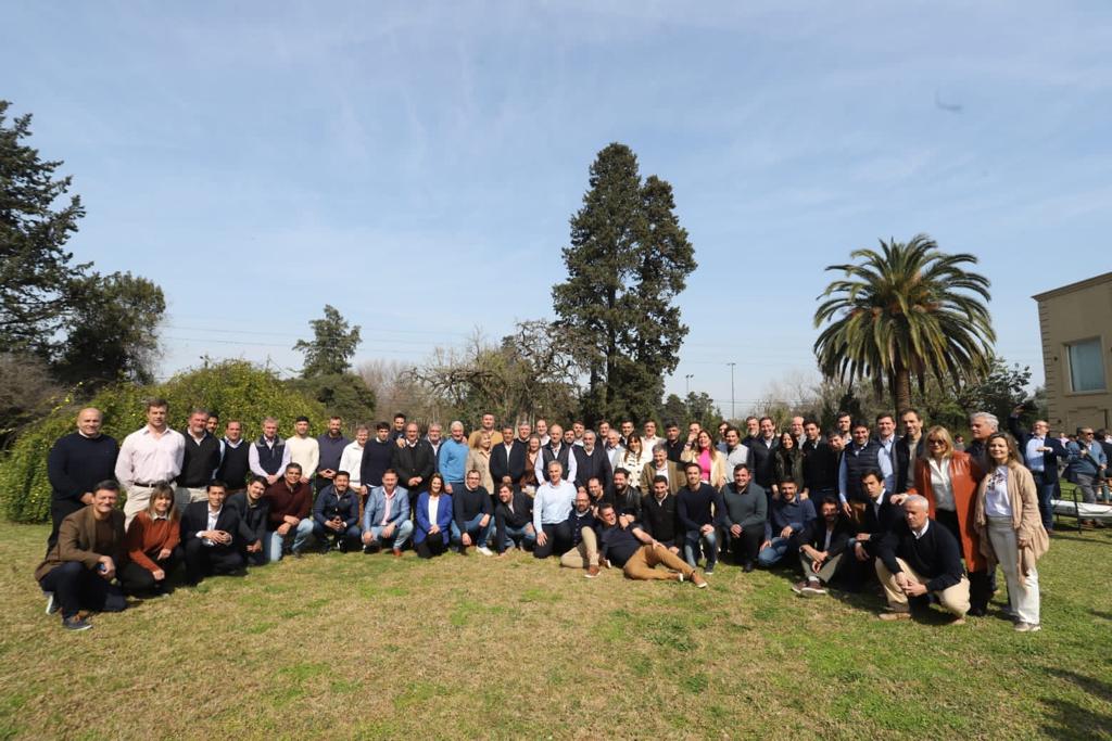 metchecoin's tweet photo. La @CCARIPba presente en el encuentro de candidatos a intendentes y seccionales de Juntos por el Cambio PBA que se realizó en Pilar.
Junto a @PatoBullrich, @Nestorgrindetti y un gran equipo vamos a devolverle a los bonaerenses la provincia que se merecen! ✊🏻 https://t.co/6Siohn29l1