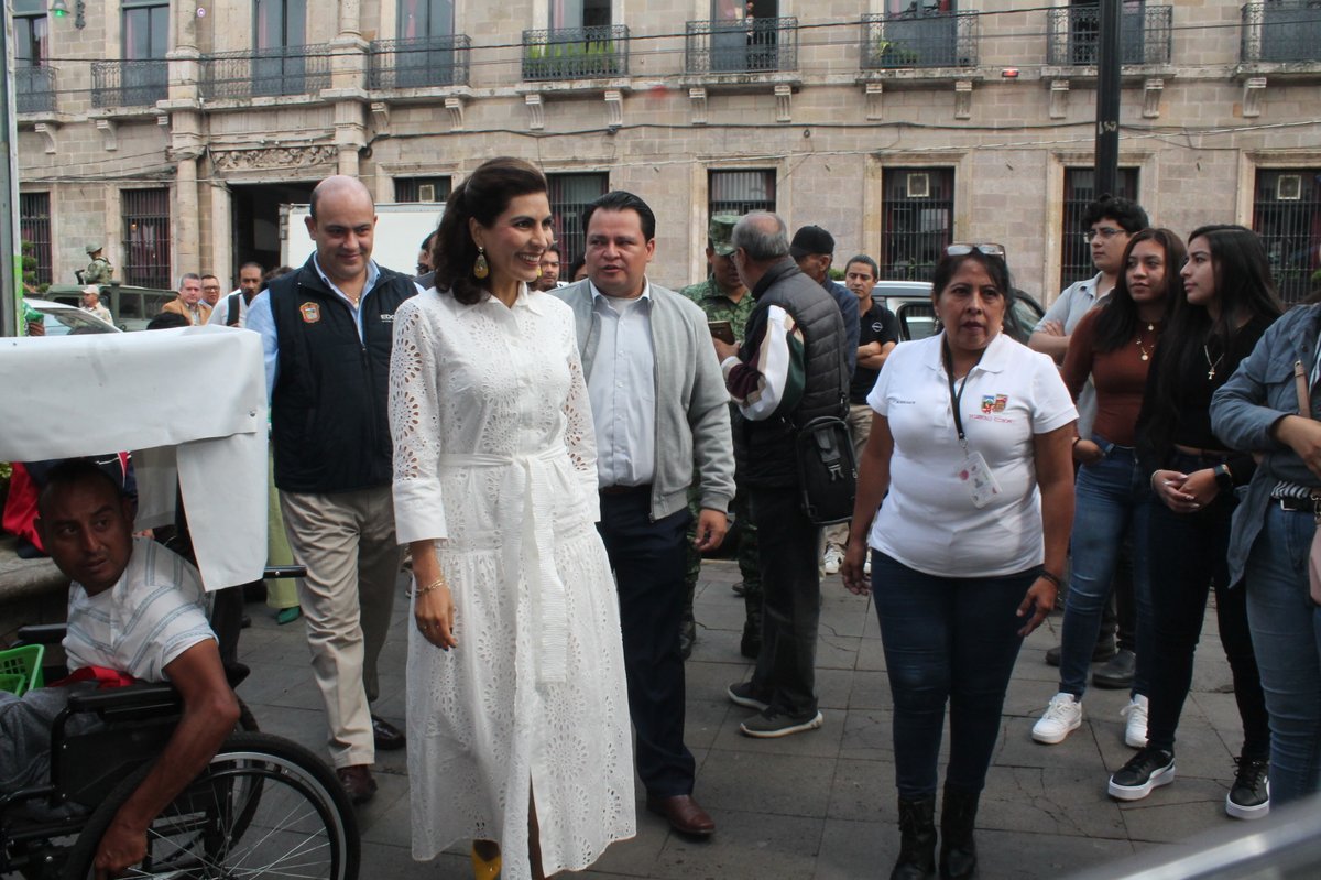 MaribelGongoraE's tweet photo. Gracias PM @hectorgs4437 por su colaboración para realizar esta #FeriadeEmpleo, así como al Presidente de @COPARMEX_Edomex, Jesús Trigos @jitr_77 por su apoyo para lograr más oportunidades en beneficio de las y los mexiquenses. https://t.co/aTKrCWmGam