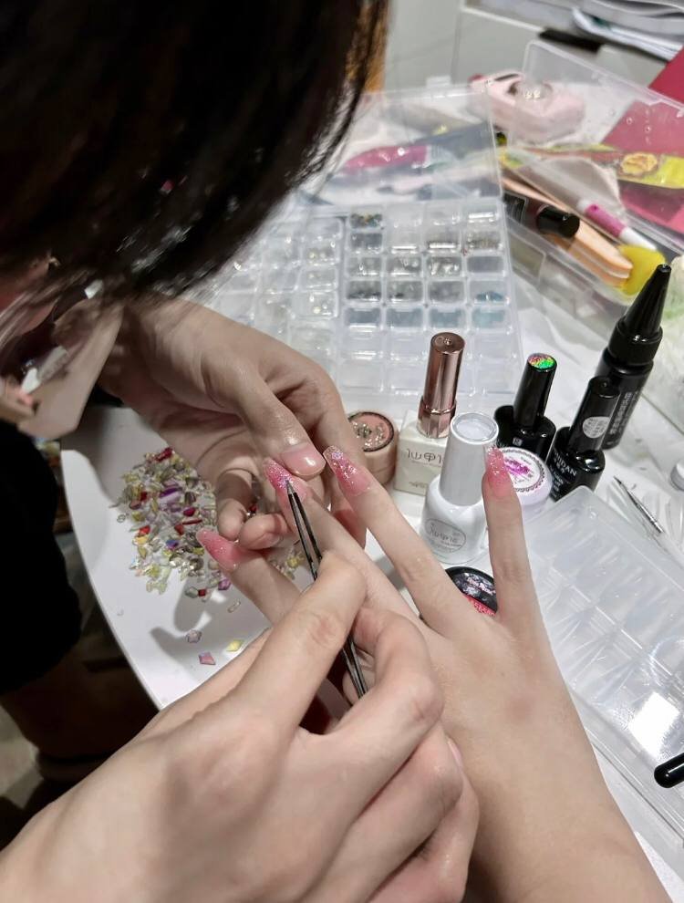 saimamemon313's tweet image. I like manicure because it is not only fun and interesting, but also it can make our nails colorful.