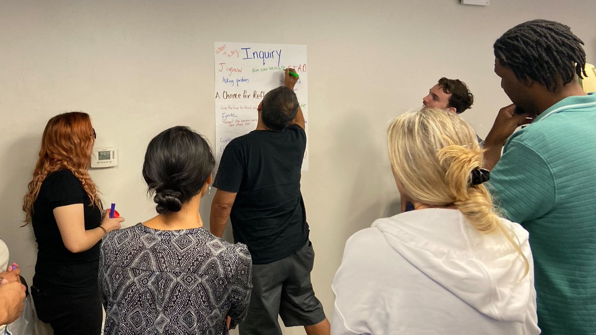 Residents started a literacy class this morning with Kathleen Paulsen, NBCT, from @azk12. They kicked off this course by beginning to discuss early literacy foundations and strategies to teach literacy skills in the classroom.