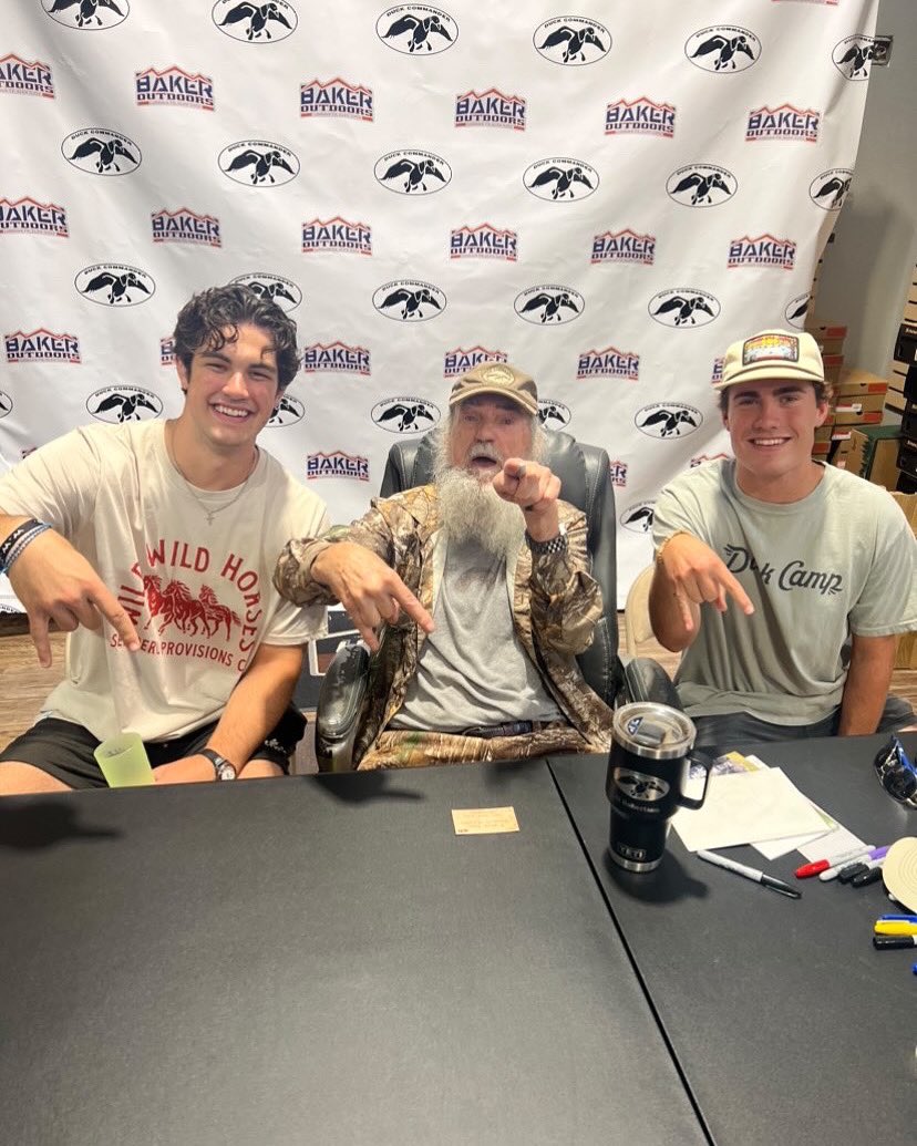 Uncle Si says horns down

(Via: creeddavey/IG)