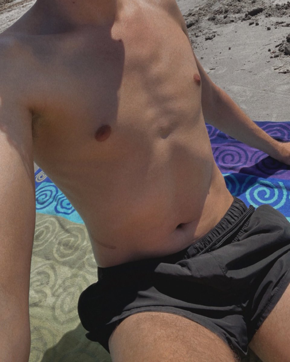 do u think the other ppl at the beach could tell i’m listening to addison rae ?