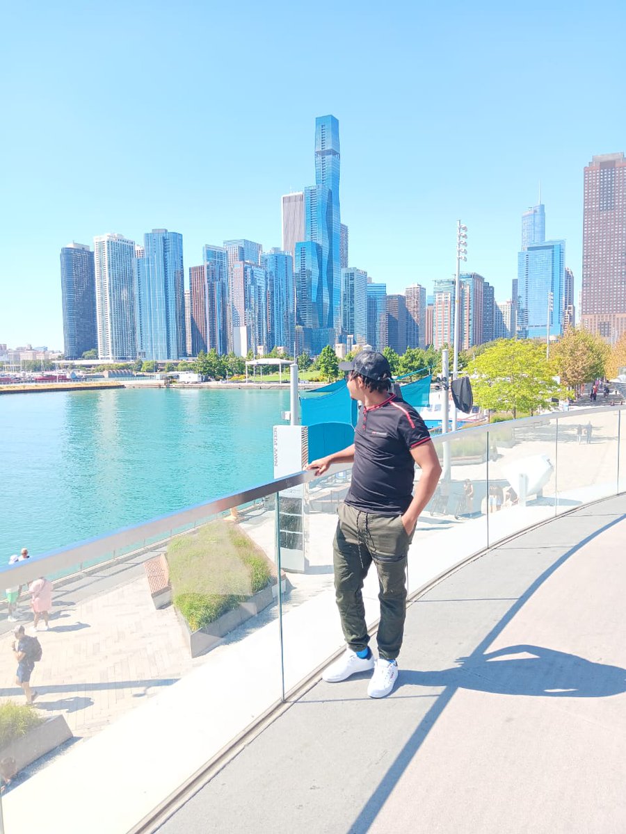 chilengah's tweet photo. #Cruise 
#TouristBehaviour 
#Chicago
#NavyPier https://t.co/nXQVXf6Vuo