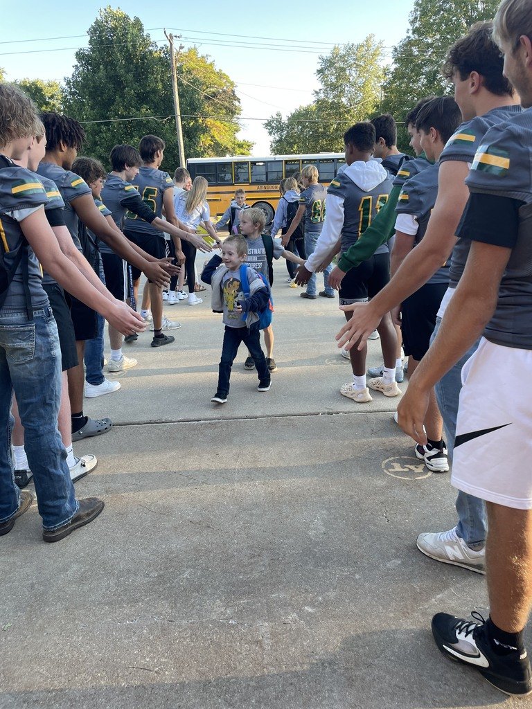 Dist276Atown's tweet photo. HAPPY HIGH FIVE FRIDAY from HGS! Lets Go A-TOWN FOOTBALL! #atownpride #weareatownbaby https://t.co/R0NPOy59xy