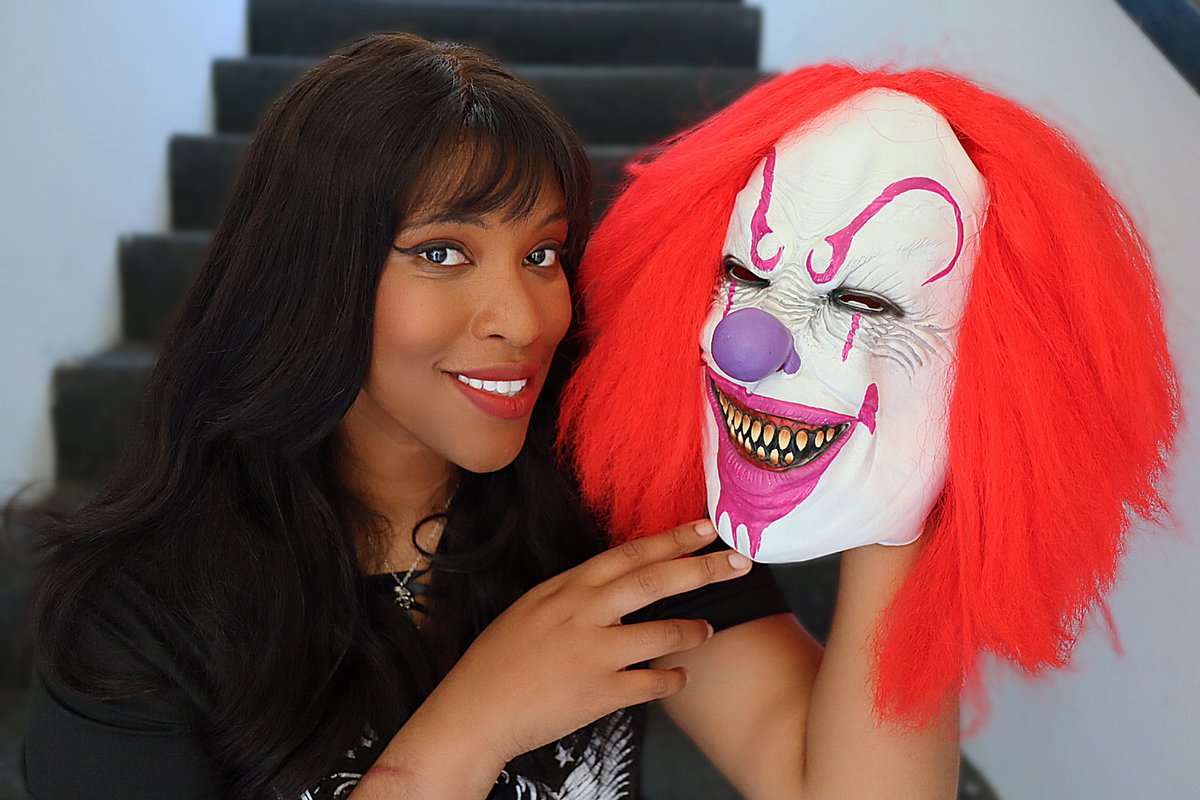 Happy September, aka the beginning of spooky season ☺️🤡👏🏾 #HorrorMovies #September1st