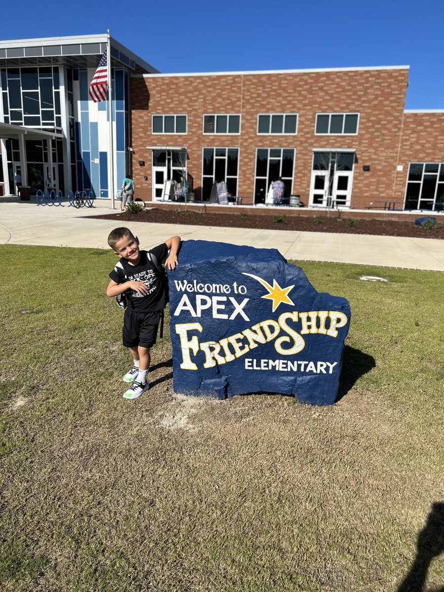 Ashton had a blast at staggered entry today and is ready for Kindergarten! @AFESStars <a href="/TaraYunker/">Tara Yunker</a> <a href="/MrsMDamore1st/">𝕄𝕖𝕒𝕘𝕒𝕟 𝔻𝕒𝕞𝕠𝕣𝕖</a>