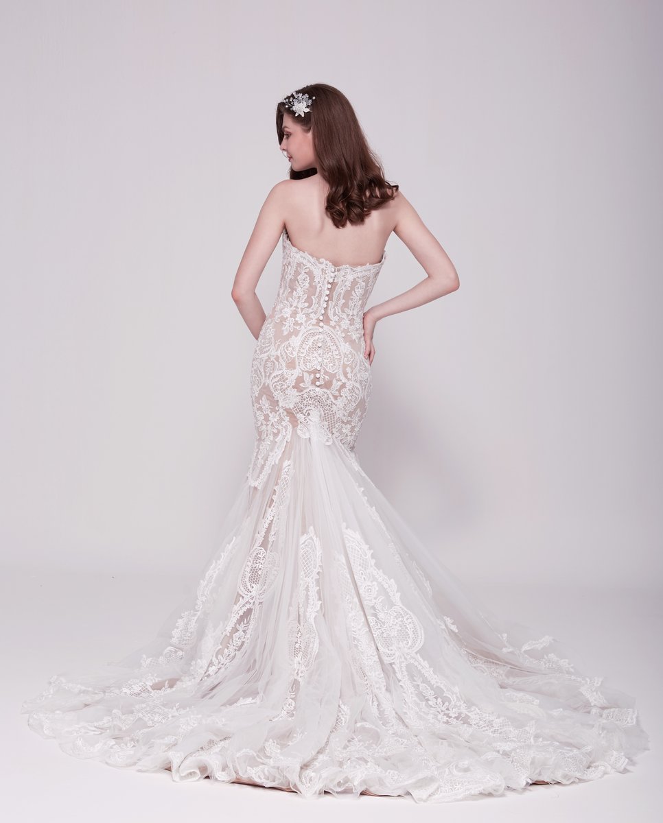Wed4LessOutlet's tweet image. Discover how magical you can be in La Premiere Bride’s magnificent Astara’ Mermaid Gown! You will feel glorious at a price you can afford - ONLY £899!
💗
Try on the dress of your dreams today as NO APPOINTMENT IS NEEDED! WED4LESS OUTLETS have all sizes just waiting for you!
