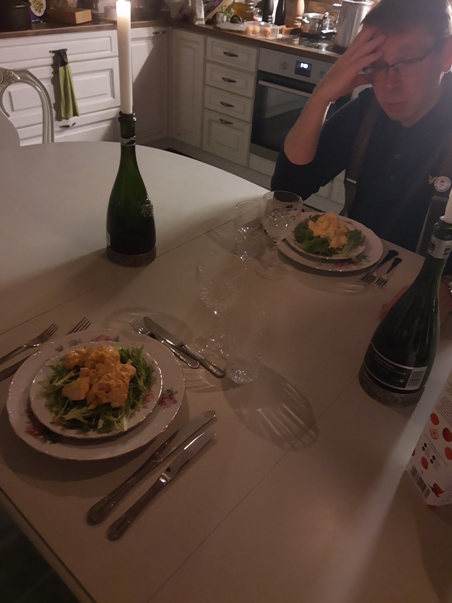 KatElJok's tweet photo. 16.v. hääpäivän illallinen. Kruunajaiskanasalaattia, naudanrintaa, kantarelleja, perunoita ja olutkastiketta. Rikas aprikoosiritari kinuskilla . #gluteeniton #munaton #maidoton https://t.co/1GovYheyyi