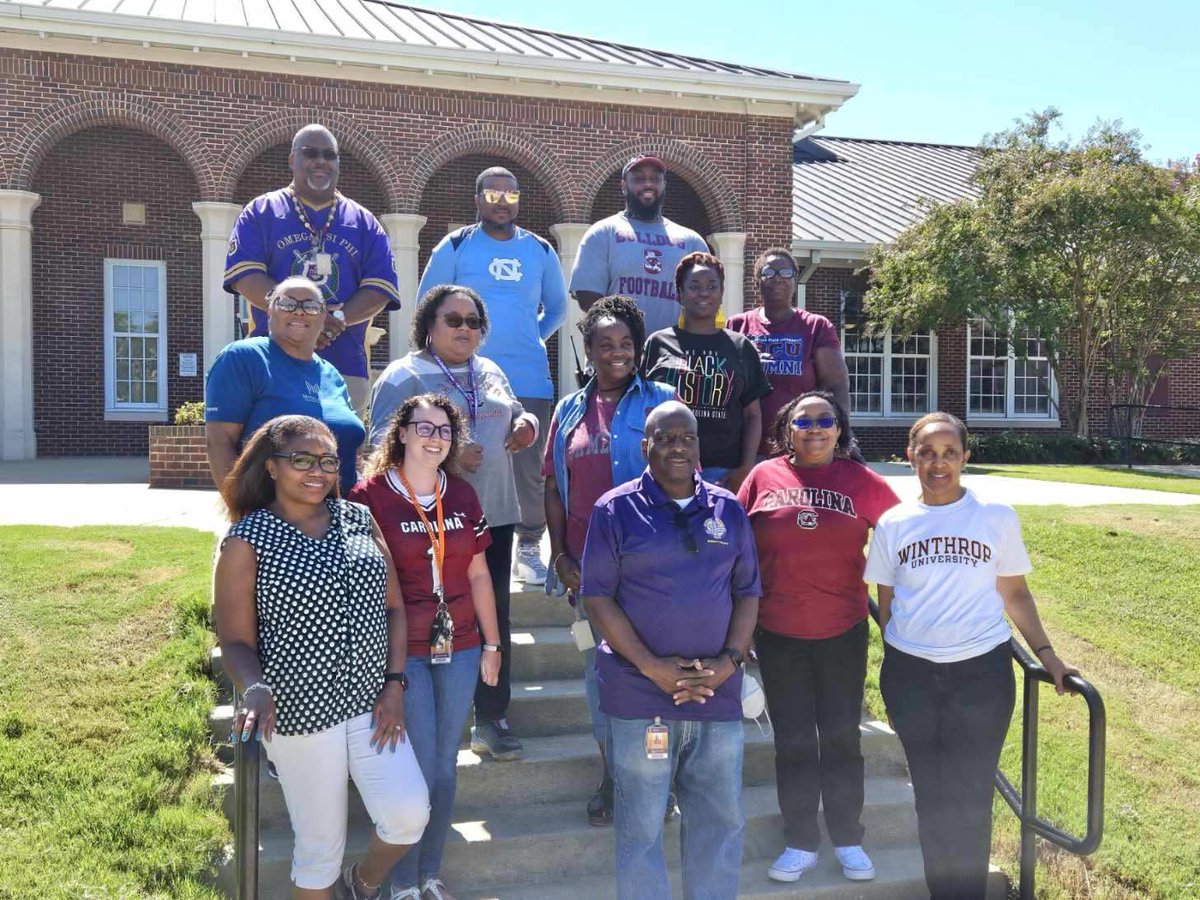 CftCynthia's tweet photo. Olympia Learning Center #R1COLLEGECOLORDAY๐ฅฐ https://t.co/Vv1pKhVcPo