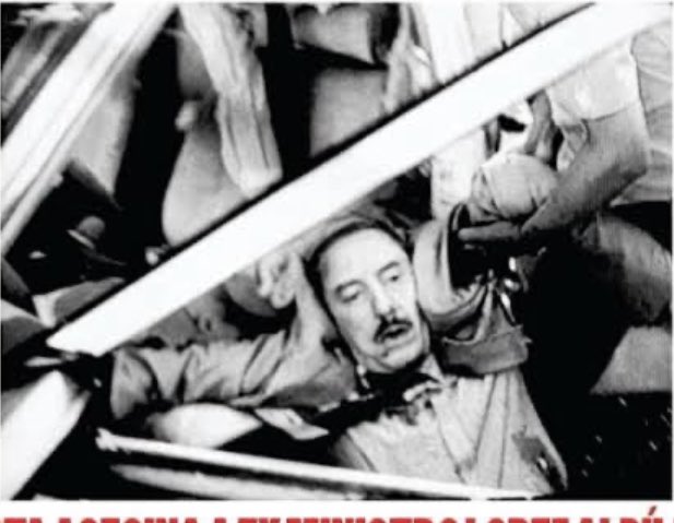 ComandoChavin's tweet photo. En enero de 1990 el general Enrique Lopez Albujar Trint, ya retirado del servicio, conducía su vehículo siendo emboscado por una célula terrorista del MRTA y acribillado con treinta (30) impactos de bala. 
La orden la dio directamente VICTOR POLAY. 
El general había sido el primer ministro de Defensa del Perú.