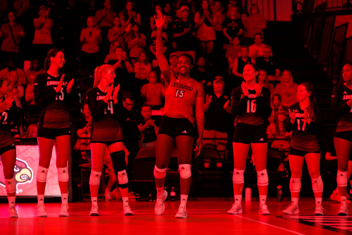 We got a W. <a href="/LouisvilleFH/">Louisville Field Hockey</a> got a W.  

Now it's <a href="/LouisvilleMSOC/">Louisville Men's Soccer</a> and <a href="/LouisvilleFB/">Louisville Football</a>'s turn! 

Recap of our fourth win of the year: uofl.me/3QYfF46

#GoCards