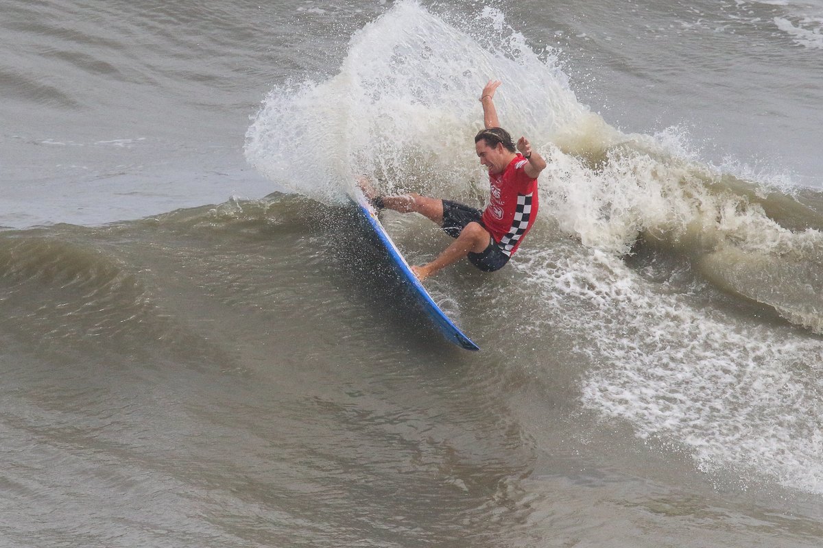 WSL_QS's tweet photo. 3 days! The Coastal Edge East Coast Surfing Championships produced by Virginia Beach Jaycees now enters its historic, 61st year of competition and the Qualifying Series has joined in that history with some iconic moments along with some of the sport's cemented, and rising, talents taking part. Check out more at https://t.co/pO48lAmaF5 I Photo: Ferguson / Nichols @Coastaledge @VBJaycees