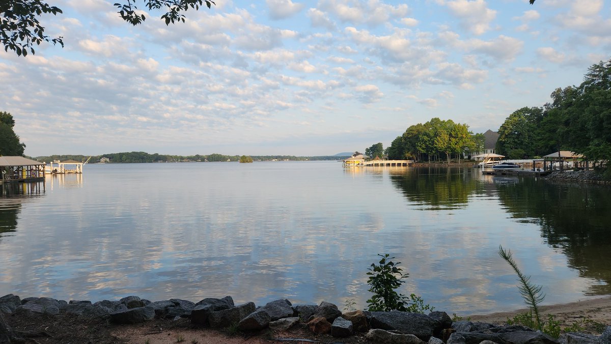 ForwardOnPlants's tweet image. While I was down by Lake Norman for the weekend, I went for an 8-mile run, and grabbed a #geocache along the way. Totally forgot that it was #internationalgeocachingday! Got the souvenir. #geocaching