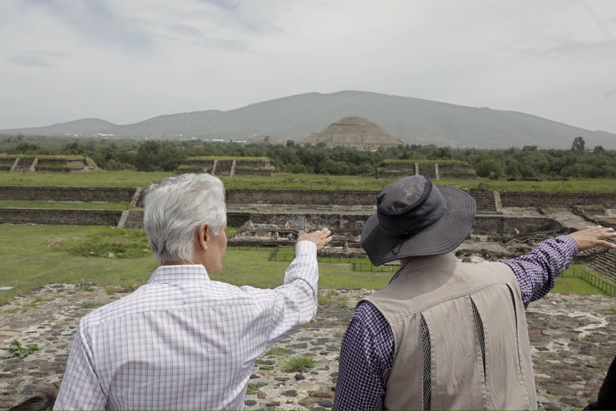 La cultura teotihuacana dejó un gran legado por sus imponentes construcciones, como la Pirámide del Sol y de la Luna, el Templo de Quetzalcóatl, el Palacio de Quetzalpapálotl y la Calzada de los Muertos.