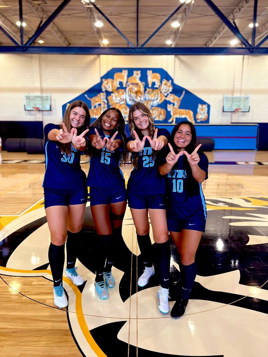AHMOgirlsSoccer's tweet photo. Always a good time on media day! Especially when 4 Lady Pirate alumni are on the same squad!! ❤️Best of luck this season girls! Hope you have a wonderful school year! #AHMO @Elizabe01417269 @aylissewarren_ @AshlynWynne @katizaguirre @AhmoCaptain @mrsjwynne @tascosoccer @WylieISD https://t.co/eISJiHn6Xv