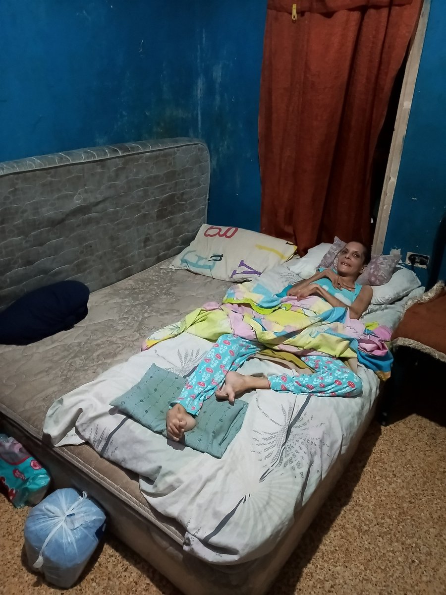 LuisReyes_30's tweet image. Hoy conocí la historia de Jessica, una chica de 36 años q padece de izquemia cerebral, lo cuál le impide moverse y hablar. Está destinada a estar en cama. Es de Caracas. Compartan su historia. 🙏
@MamaLisVzla @LuisOlavarrieta @ManuelConecta 
#Sambil
#Ecuador
#Chuao
#Darién