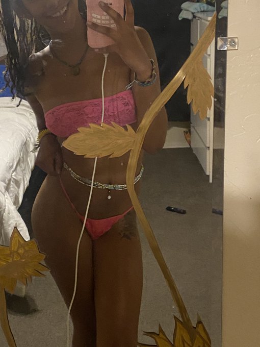 OF is $4 rn!!!!  I had a seizure. Need to see a neurologist, link in bio 222 help! https://t.co/w97B<a href="/tag/tittytuesday"class="tags"><span>#tittytuesday</span></a>