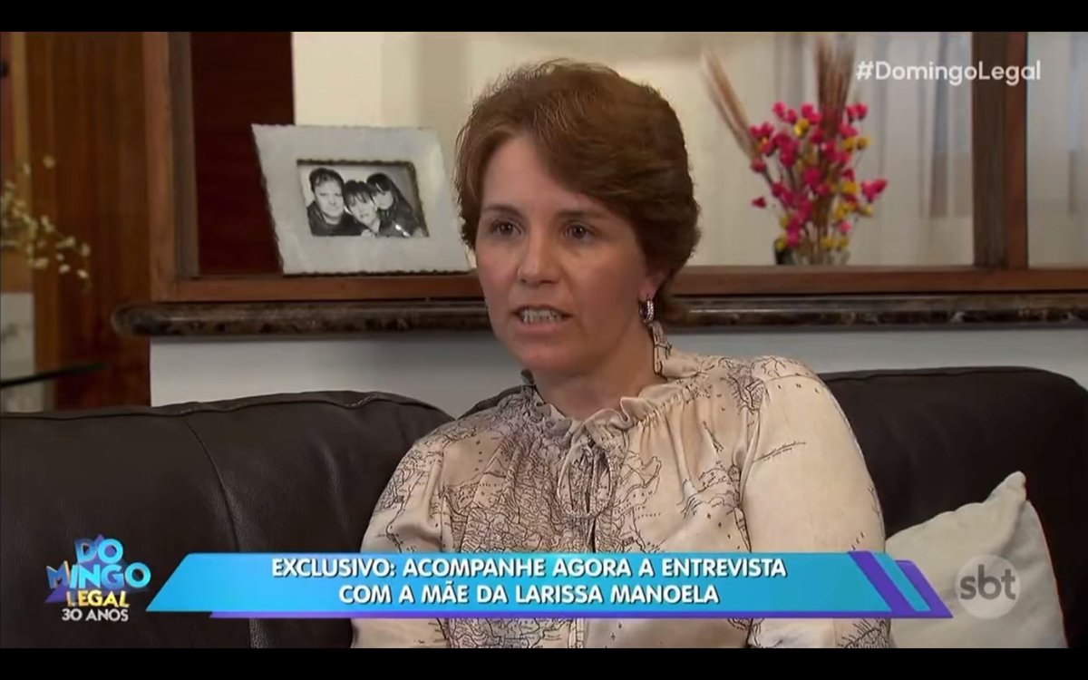 ZAMENZA's tweet image. Para que a a produção do #Fantástico tava até adivinhando o oportunismo das concorrentes após a matéria do domingo passado a ponto de destruir a matéria ridícula da Cris Flores pro Domingo Legal botando a mãe da Larissa Manoela de coitada em apenas uma imagem: &quot;VAI À MERDAA&quot;.
