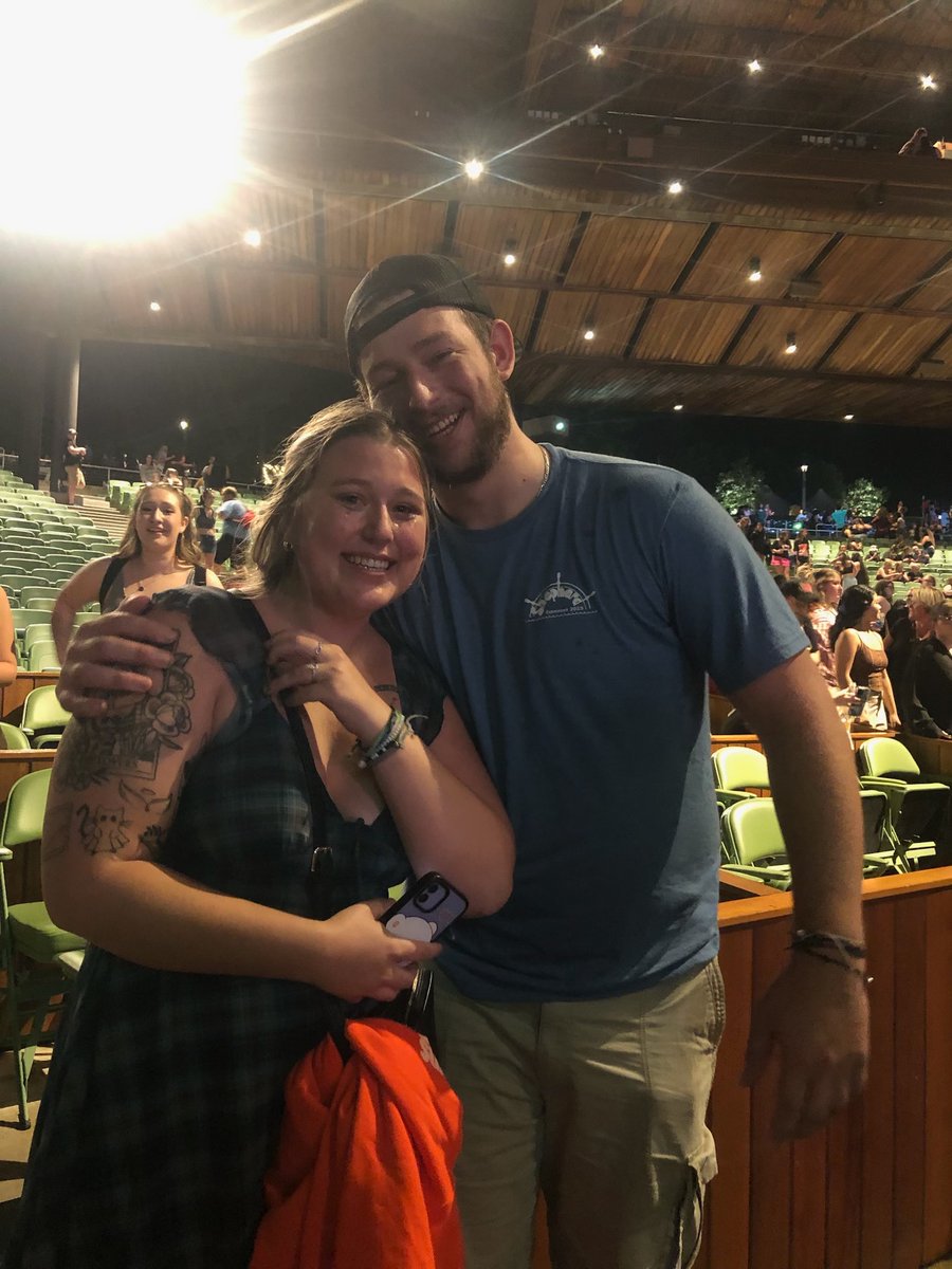 𝕃𝕚𝕟𝕒 tweet media