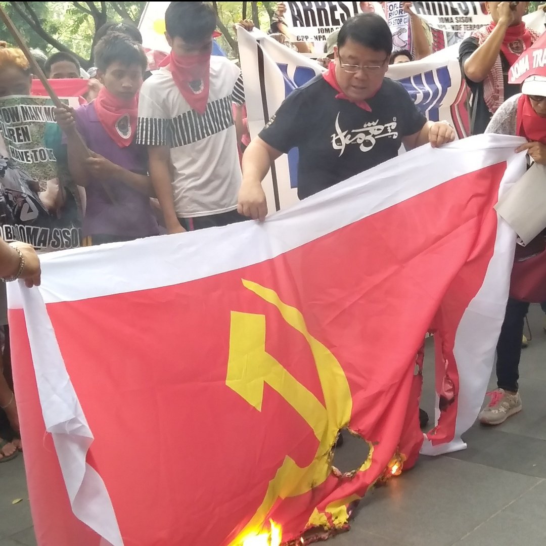 Mga ka-DDS! Dalawang bagay na nararapat na palaging tatandaan:

1. Ngetpa at ogag ang mga Dilaw na Ulalo at mga Pulalo (Pulang Ulalo); at

2. YES YES YO! TOPACIO! Lunes hanggang Biyernes, 11 to 12n.u. sa DWIZ 882 AM at ALIW TV 23.

YEEEEEAH BAAAAA!