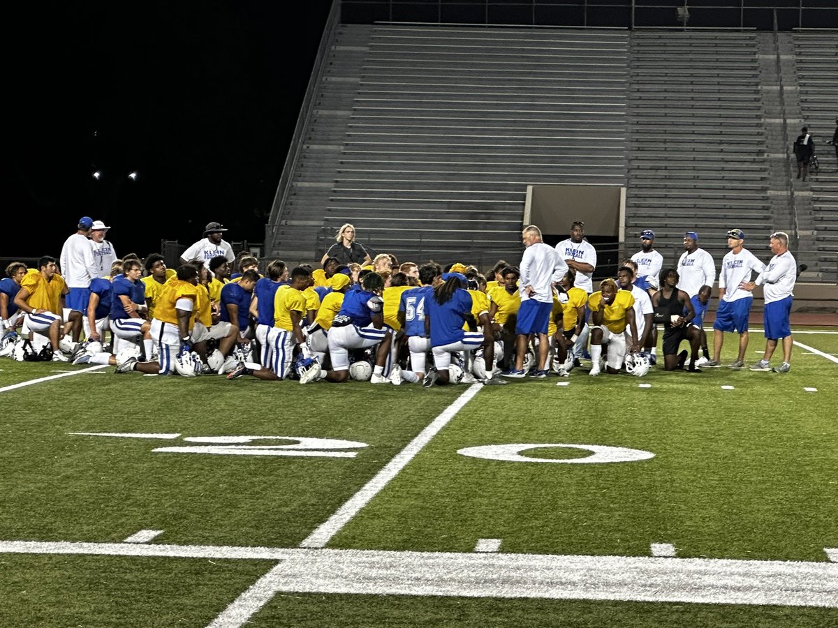 desireerl78's tweet photo. 1st Scrimmage of the #SeniorSzn โ
Keep your eye on the end goal, lead, stay focused, seek/create opportunities, execute, and keep God 1st! ๐ฃ๏ธBETTER NEVER STOPS @JaxsonLewis12 #GOALdigging #DB #classof24 ๐๐ #mamabearkat ๐ซถ๐พ๐๐พ https://t.co/kceVgGumR0