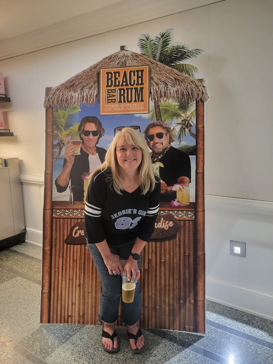 @rickspringfield I am so excited for the concert to start at @DickiesArena! Probably my 20th time to see you. @sammyhagar #beachbarrum