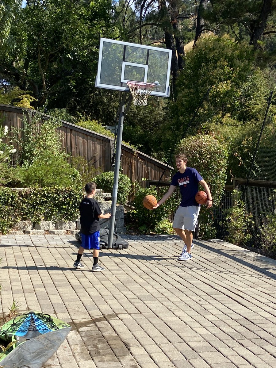 _1ck77's tweet photo. Kids had a fun day shooting hoops with Aidan Mahaney. Amazing role model and so great with the boys. https://t.co/9uDfJgTajL