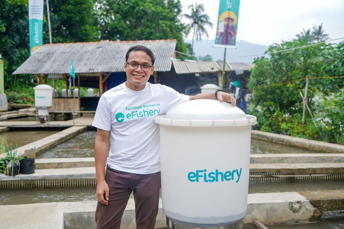 He built Indonesia's 15th startup unicorn.

It's also the world's largest company in aquaculture technology.

This is the inspiring story of eFishery's founder Gibran Huzaifah. 🐟👇
