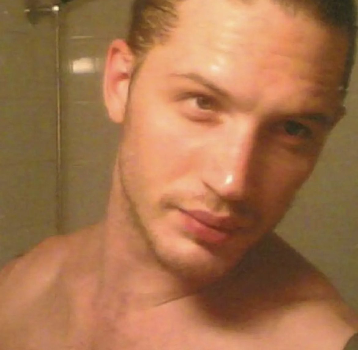 historyinmemes's tweet photo. Reflecting on Tom Hardy's MySpace photos from the mid-2000s, let's revisit the actor's previous 'About Me' section on the platform:

"I act for a living now adopting characters for money, it is a language I was born into. I'm Grateful, arrogant self centred, tenacious, versatile, honest, honourable, loyal, loving, gentle, consistent, reliable, focussed, prideful, passionate and nuts. I have a head like a disco ball, if I say I'Il do something, unless I absolutely can't it gets done, I never give up on humanity, I love people. I want to see communities stand up, honest and open, flexing to the fullest of their capabilities and combined usefulness. happy. I laugh at bullies. I am reactionary but I have learned to hold my tongue and my trigger finger.