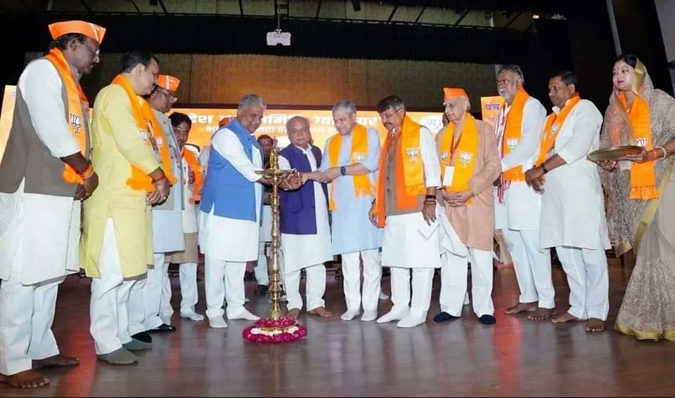 HardiaMahendra's tweet photo. भारतीय जनता पार्टी द्वारा ग्वालियर में आयोजित प्रदेश कार्यसमिति की बैठक में सम्मिलित हुआ। https://t.co/nyFDDC48HM
