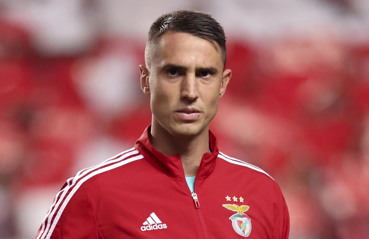 MUFC_CurlyWurly's tweet photo. Manchester United now eyeing a  move for Odisseas Vlachodimos who’s expected to leave Benfica 🚨🔴 #MUFC

Vlachodimos, top of Man Utd list as a new backup GK in case Dean Henderson joins Crystal Palace or Notts Forest.👀👀
@FabrizioRomano https://t.co/RwqqSgRIC1