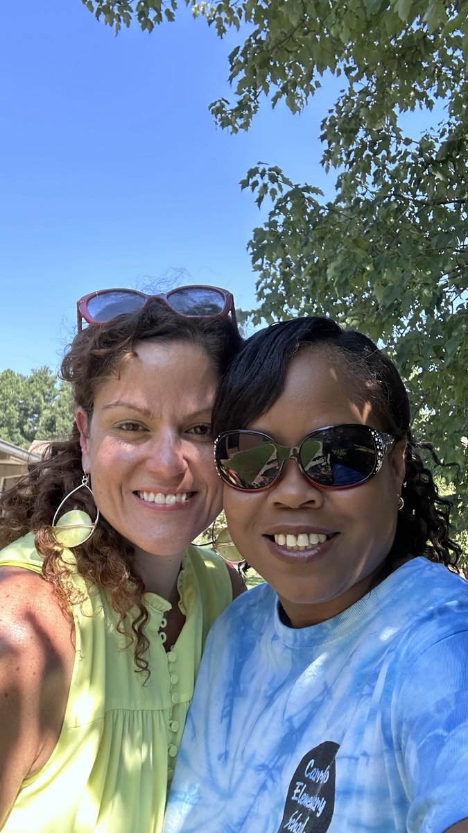 AP_SraWinz's tweet photo. Enjoyed getting to know families at the back-to-school playdate organized by the CES PTA.

Disfruté conociendo a las familias en el encuentro de regreso a clases organizado por la APM de CES.

#CESPTA #thrive65 #familyfamilia https://t.co/bHNW1ijoey