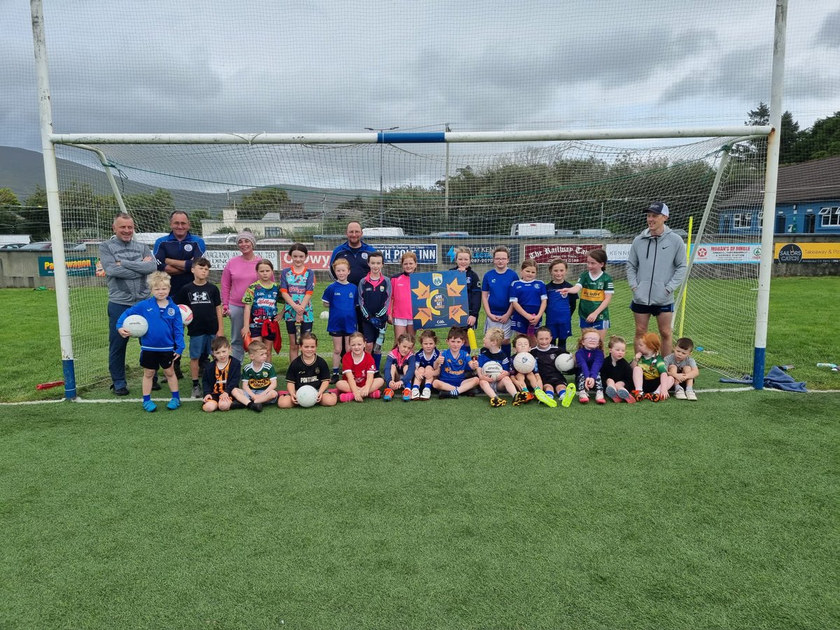 Annascaul_GAA_1's tweet photo. #giverespecttogetrespect
Our underage players and coaches at this mornings academy training.
@Kerry_Official https://t.co/5uFt3qX2Xq