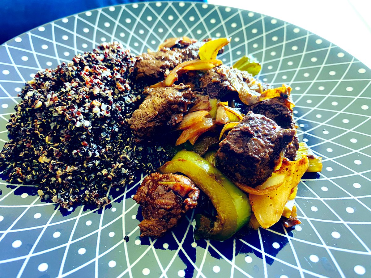 SmearedApron's tweet photo. Muffin tops! Letโs get into this yummy strip steak with onions/peppers and quinoa ๐!
#quickmeals #sundayfunday #smearedapron #dontcrowdme #fooding #eating #foodie #meals #food #eatme #yum #mmm #delish #issasnack #snacking #plateme #sogood #londoneats https://t.co/hZx06Kl4w7