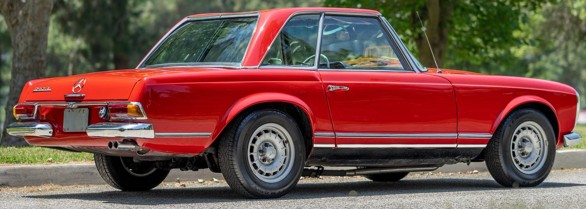 UltimativCars's tweet photo. #QuailAuction2023

The #MercedesBenz #SL #Pagoda/#W113 (1963-71) was made in 48,902 units:
230 SL (19.831), 250 SL (5.186), 280 SL (23.885).

Deliv. in 178 Medium Grey met., this now RED 1967 #250SL #California-#coupé (#USspecs) w/ #hardtop was est. at $60-80k &amp; sold at $53,760. https://t.co/dXv6zXFHZH