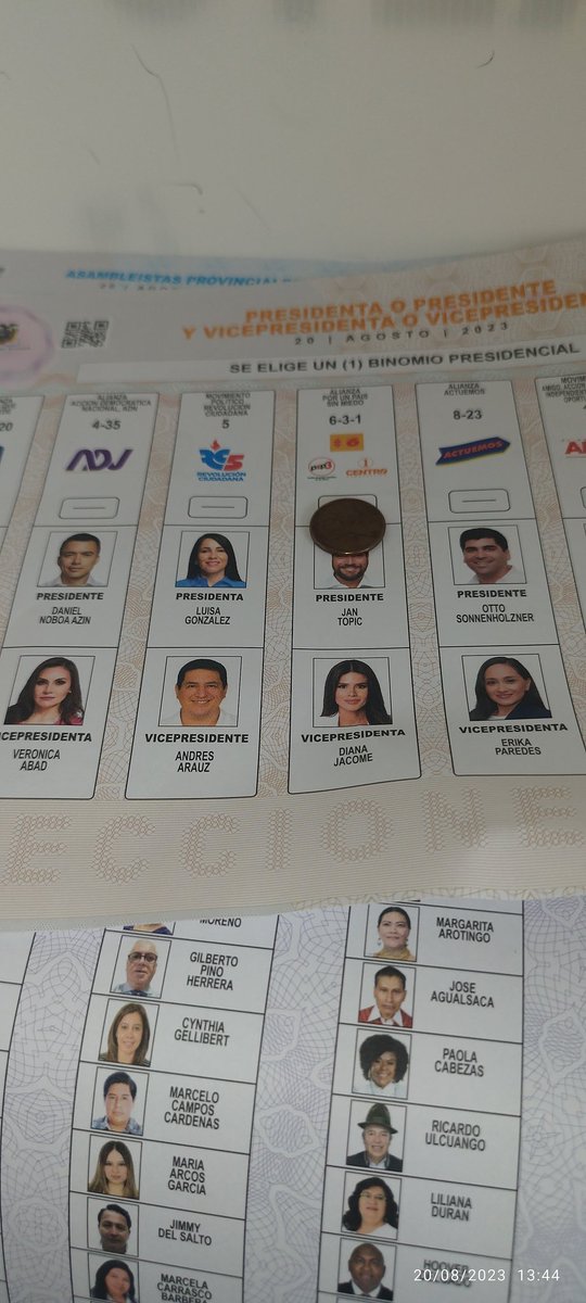 renegoh_oficial's tweet photo. Y ahí estuve yo, desgraciando al país con un voto y con una moneda al aire 😅
#elecciones2023 #eleccionespresidenciales #danielnoboa #jantopic #siyasumi #luisagonzalez #ottoman #ecuador #eleccionesanticipadas2023ec #cne #unasolavuelta🇪🇨 #ZuritaPresidente #yasumi #NoboaPresidente https://t.co/sH6gc2ERxY