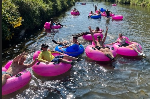 AppRotc's tweet image. New Friends on the New River!! App ROTC RLC and accompanying upperclassmen bond during a float. @ArmyROTC @appstatealumni @appstatefaa #4thbderotc #cadetcommand #army #goarmy #appstatemountaineers @armyrotc #fireonthemountain #beallyoucanbe