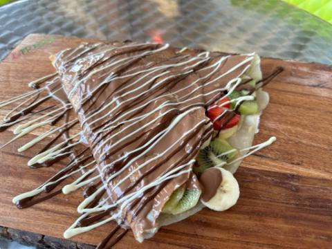 JoyceKC's tweet photo. Olathe's new La Fresca Crepes &amp; Ice Cream specializes in crepes - both sweet and savory. It also has fresh juices, smoothies, nachos, and ice cream including a "cucumber split." 928 E. Old 56 highway #kcfood https://t.co/F2Fi8xlDWC