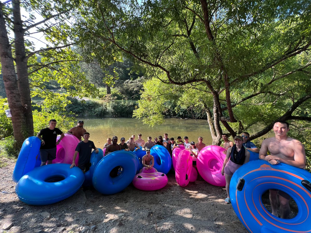 AppRotc's tweet image. New Friends on the New River!! App ROTC RLC and accompanying upperclassmen bond during a float. @ArmyROTC @appstatealumni @appstatefaa #4thbderotc #cadetcommand #army #goarmy #appstatemountaineers @armyrotc #fireonthemountain #beallyoucanbe