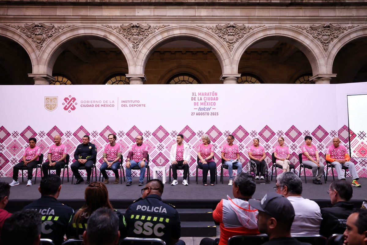 martibatres's tweet photo. ¡Maratón de la Ciudad de México, felicidades por tus primeros 40 años!

Hoy presentamos con @RicardoRuizSua2 @Javier_Hidalgo, @andreslajous, @NathalieDesplas, @OfeliaAngulo_, Jesús Esteva, @Adrianac_CDMX, @SSC_CDMX, la playera, medalla y el Operativo de Tránsito, Movilidad y Seguridad para dar garantía a los 30 mil corredores de la capital, el país y otras ciudades del mundo que participarán.

El Maratón es una expresión deportiva máxima, emblema de salud, de alegría, cultura urbana, espectáculo, atracción del turismo, pero sobre todo el mayor símbolo de proeza física y resistencia. 

Invitamos a las y los capitalinos a que salgan a rodear de solidaridad, apoyo y entusiasmo a los valientes corredores y corredoras.