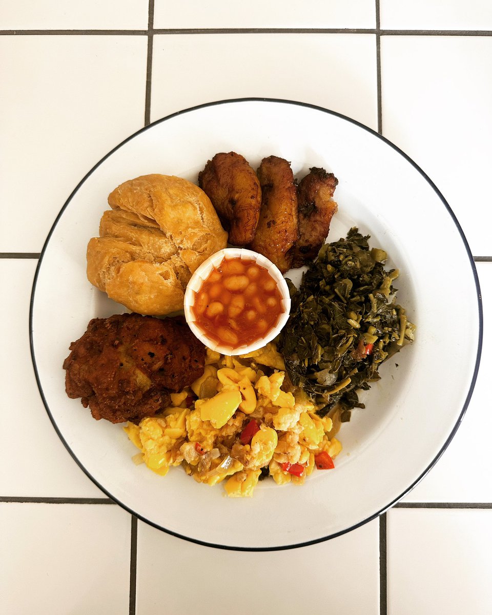 ParkStreetKitc1's tweet image. EVERY SUNDAY you get to try this amaizing Jamaican Breakfast. An absolute staple in any Jamaican household! Hope you enjoyed todays Sunday offerings.

Dish: #Ackee n #Saltfish #Callaloo
#Plantain #Dumpling #Fritter #Beans
#pstreetkitchen #moderncaribbeanfood #caribbeanlunch