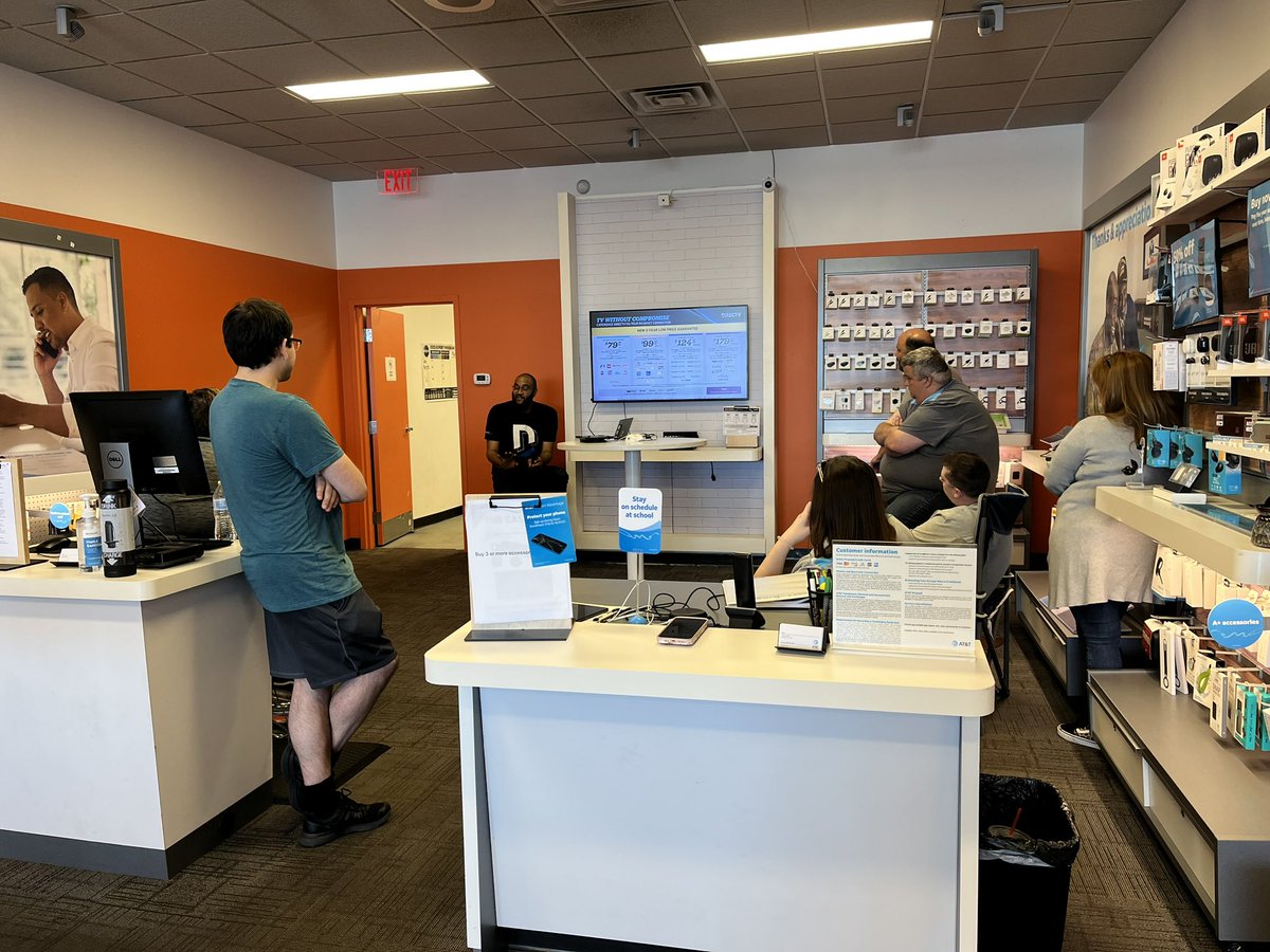 Great day of learning today with the Mid-Atlantic Blue Link Store Leaders!  A HUGE THANK YOU to <a href="/poythress_b/">B Poythress</a>  for joining us and skilling the team up on DTV!!! @JuanNunezBLW @nichols304 #Lifeatatt