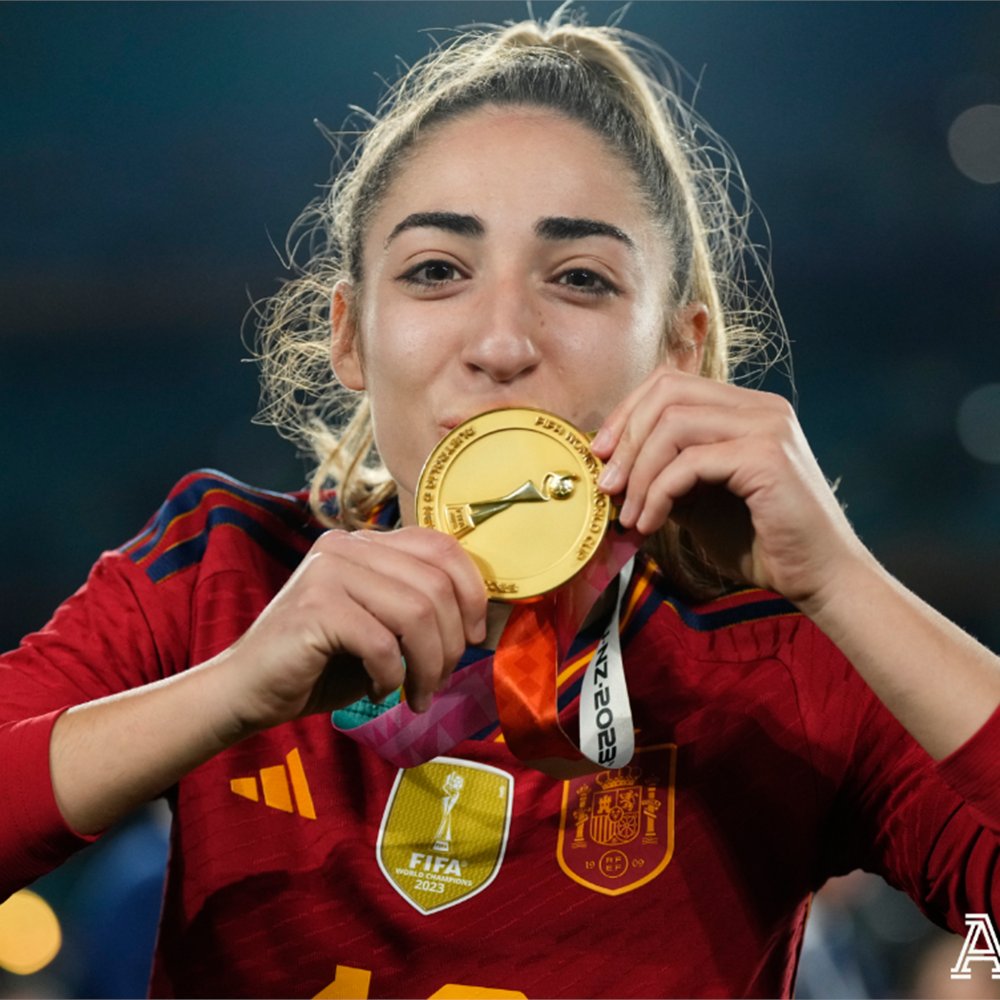 MenInBlazers's tweet photo. Extremely sad news shared by 🇪🇸 FA: Olga Carmona's father has passed away, with the 23-year-old finding out after the match.

To learn this after scoring the World Cup winner, dedicated to your best friend's late mother? Can't fathom what you must be feeling, Olga. Courage. 💔💔 https://t.co/gbgKXNFaqv