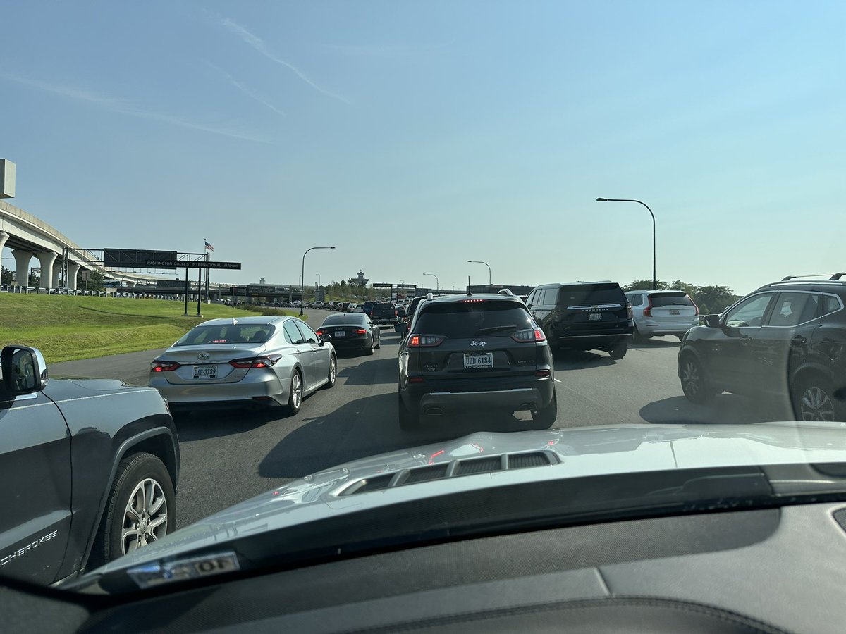 mightymies's tweet photo. @wtop bumper to bumper traffic at Dulles airport??? https://t.co/12fdty89UY