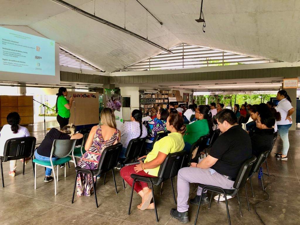 SENAenBolivar's tweet photo. 💚 El Centro Petroquímico, llevó a cabo la Jornada de Socialización de la Guía para Tratamiento de Conflictos de Intereses. Con acciones lúdico-pedagógicas, junto al equipo de Integridad, se fortaleció la convivencia laboral y se construyó el "Muro del Buen Trato". 🌟 #SomosSENA https://t.co/wQIzw6Doxg